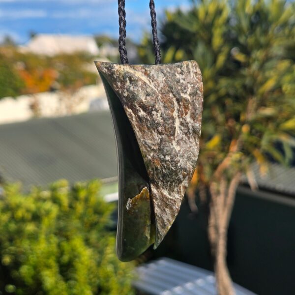 Dav20 Taonga, niho, tooth, pounamu, jade (9) Dav20 Taonga, niho, tooth, pounamu, jade (9)