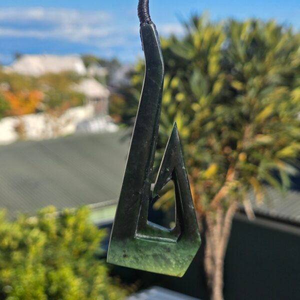 Dav22, hei matau, taonga, hook, kawakawa, pounamu, (8) Dav22, hei matau, taonga, hook, kawakawa, pounamu, (8)