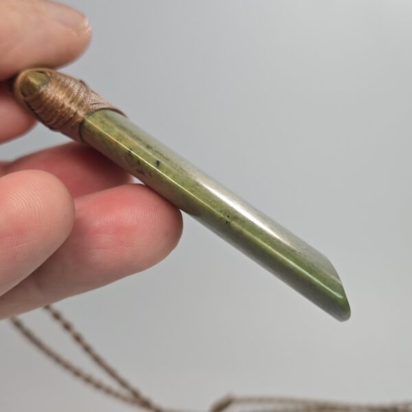 Cam120 Raukaraka, pounamu, jade, taonga, toki, (1) Cam120 Raukaraka, pounamu, jade, taonga, toki, (1)