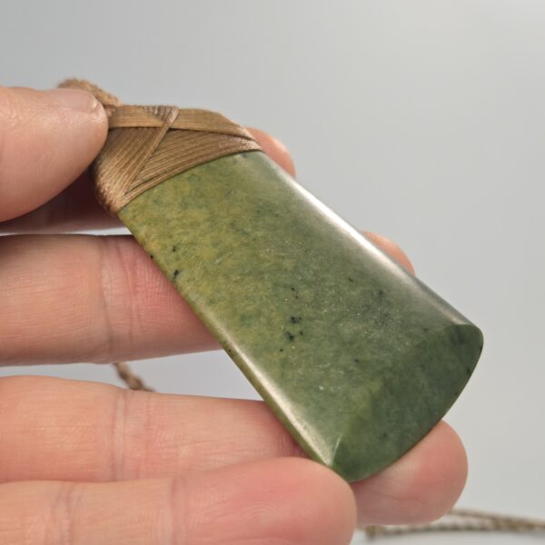 Cam120 Raukaraka, pounamu, jade, taonga, toki, (9) Cam120 Raukaraka, pounamu, jade, taonga, toki, (9)