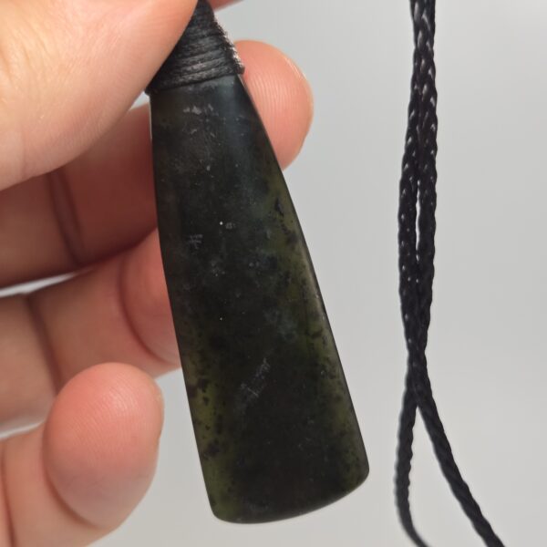 Cam121 Roimata, tear drop, taonga, pounamu, (2) Cam121 Roimata, tear drop, taonga, pounamu, (2)