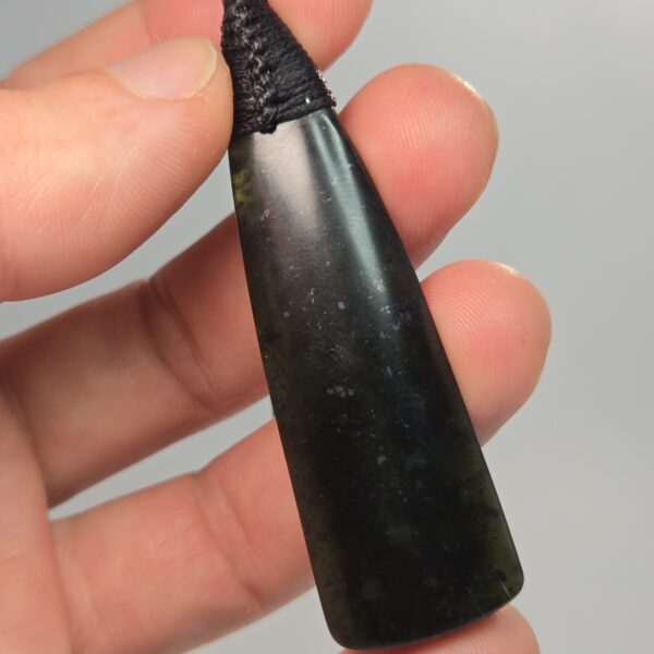 Cam121 Roimata, tear drop, taonga, pounamu, (9) Cam121 Roimata, tear drop, taonga, pounamu, (9)