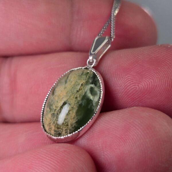 Pendant, silver, pounamu, flower jade, taonga. (5) Pendant, silver, pounamu, flower jade, taonga. (5)