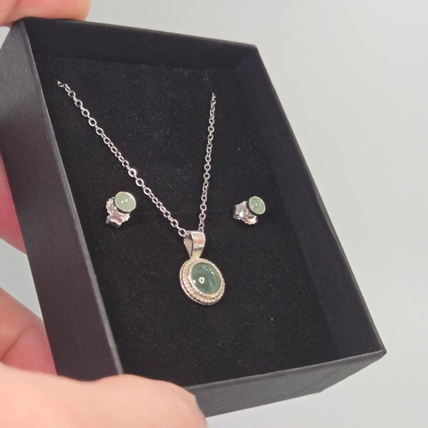 Snowy Princessa, jadeite, guatamala, pendant, stud, earrings, silver (1) Snowy Princessa, jadeite, guatamala, pendant, stud, earrings, silver (1)