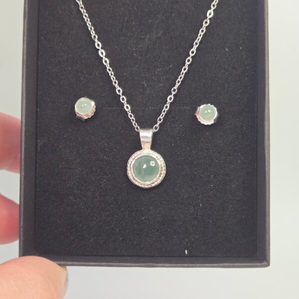 Snowy Princessa, jadeite, guatamala, pendant, stud, earrings, silver (12) Snowy Princessa, jadeite, guatamala, pendant, stud, earrings, silver (12)