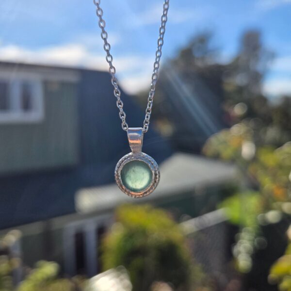 Snowy Princessa, jadeite, guatamala, pendant, stud, earrings, silver (3) Snowy Princessa, jadeite, guatamala, pendant, stud, earrings, silver (3)