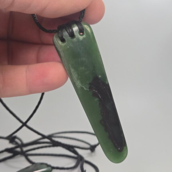 Cam135 pounamu, taonga, roimata, set (6) Cam135 pounamu, taonga, roimata, set (6)
