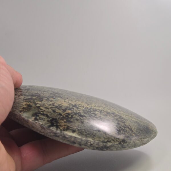 Cam137 Cobble, pounamu, serpentine, taonga, touchstone, display (2) Cam137 Cobble, pounamu, serpentine, taonga, touchstone, display (2)