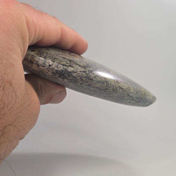 Cam137 Cobble, pounamu, serpentine, taonga, touchstone, display (5) Cam137 Cobble, pounamu, serpentine, taonga, touchstone, display (5)