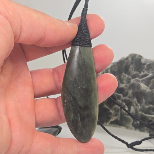 Cam138 Toki, roimata, display, set pounamu, jade, taonga (10) Cam138 Toki, roimata, display, set pounamu, jade, taonga (10)
