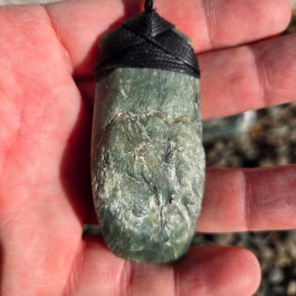 Cam138 Toki, roimata, display, set pounamu, jade, taonga (24) Cam138 Toki, roimata, display, set pounamu, jade, taonga (24)