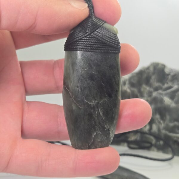 Cam138 Toki, roimata, display, set pounamu, jade, taonga (6) Cam138 Toki, roimata, display, set pounamu, jade, taonga (6)