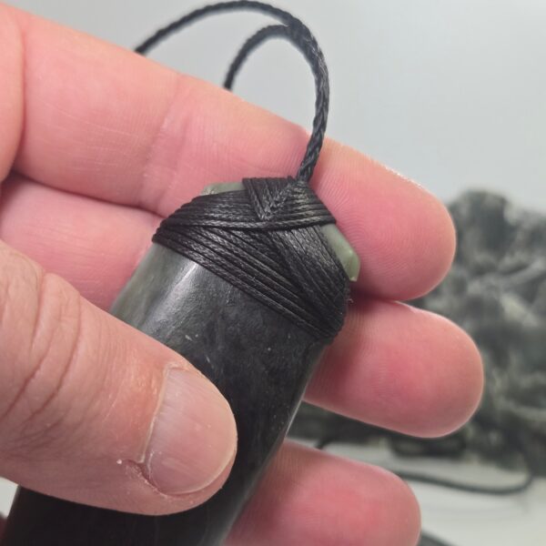 Cam138 Toki, roimata, display, set pounamu, jade, taonga (9) Cam138 Toki, roimata, display, set pounamu, jade, taonga (9)
