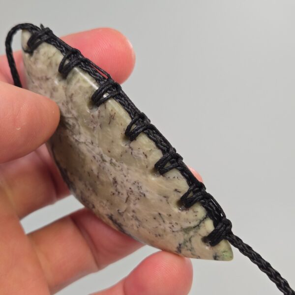 Cam142 Tasman, Pounamu, kouma, taonga, breastplate (18) Cam142 Tasman, Pounamu, kouma, taonga, breastplate (18)