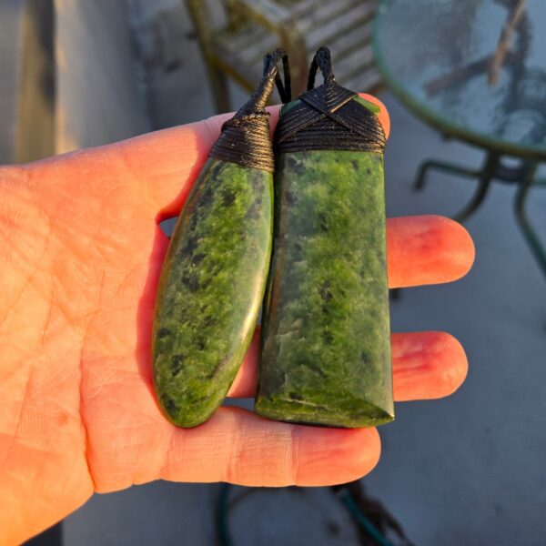pounamu, set, toki, roimata, taonga (3) pounamu, set, toki, roimata, taonga (3)