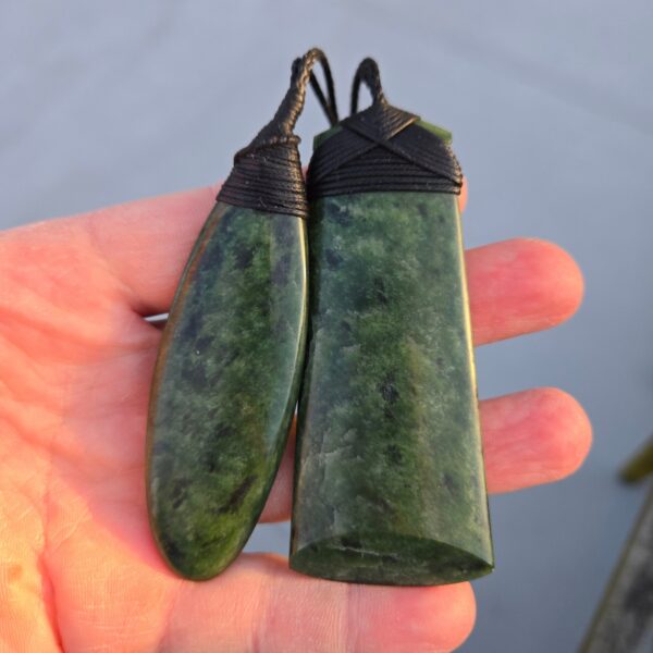 pounamu, set, toki, roimata, taonga (4) pounamu, set, toki, roimata, taonga (4)