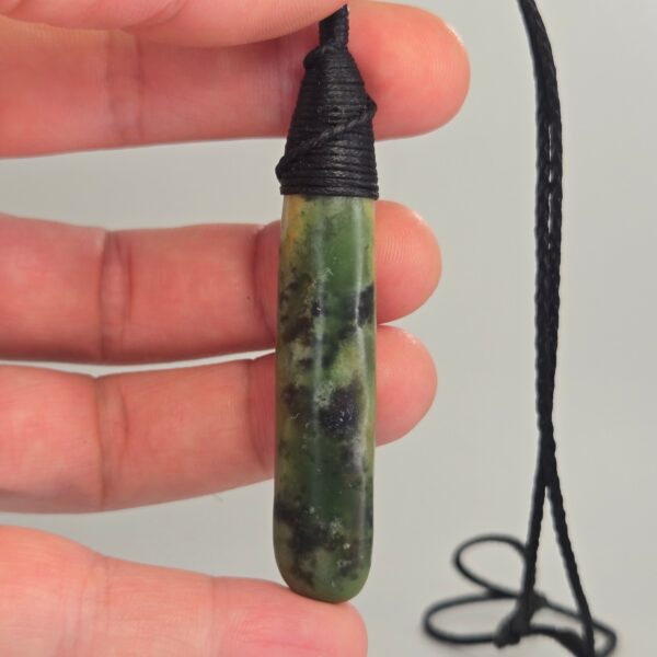 Cam149 Taonga, pounamu, jade, raukaraka, roimata (7) Cam149 Taonga, pounamu, jade, raukaraka, roimata (7)