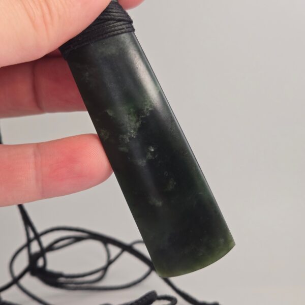 Cam150 Taonga, pounamu, kawakawa, set, toki, roimata, jade (1) Cam150 Taonga, pounamu, kawakawa, set, toki, roimata, jade (1)