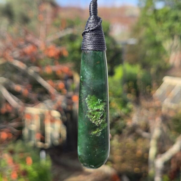 Cam150 Taonga, pounamu, kawakawa, set, toki, roimata, jade (8) Cam150 Taonga, pounamu, kawakawa, set, toki, roimata, jade (8)