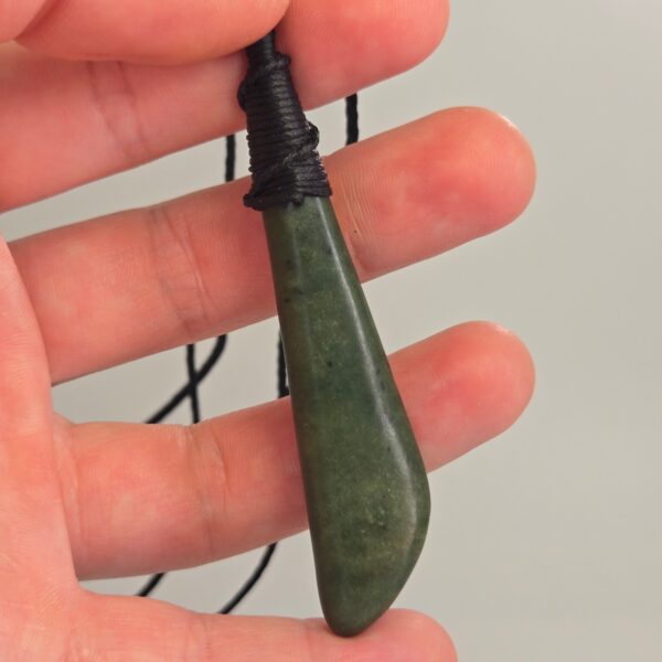 Cam152 Taonga, pounamu, jade, raukaraka, roimata (3) Cam152 Taonga, pounamu, jade, raukaraka, roimata (3)
