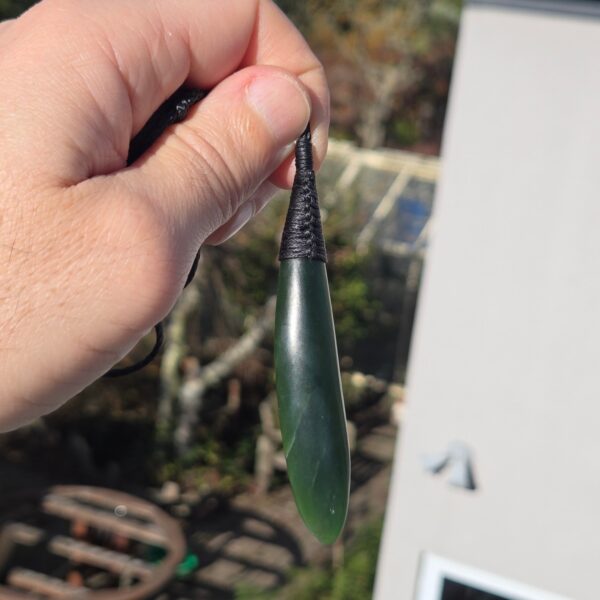 Cam153 Taonga, Pounamu, jade, wing, roimata (4) Cam153 Taonga, Pounamu, jade, wing, roimata (4)