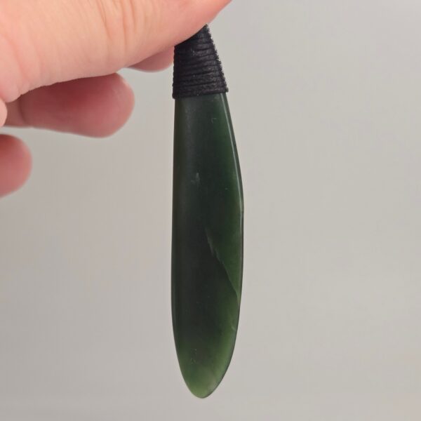 Cam153 Taonga, Pounamu, jade, wing, roimata (9) Cam153 Taonga, Pounamu, jade, wing, roimata (9)