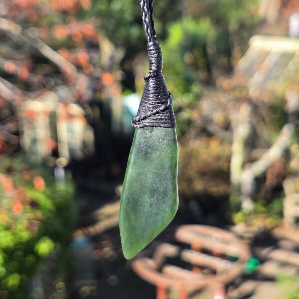 Cam154 Roimata, pounamu, jade, taonga (2) Cam154 Roimata, pounamu, jade, taonga (2)