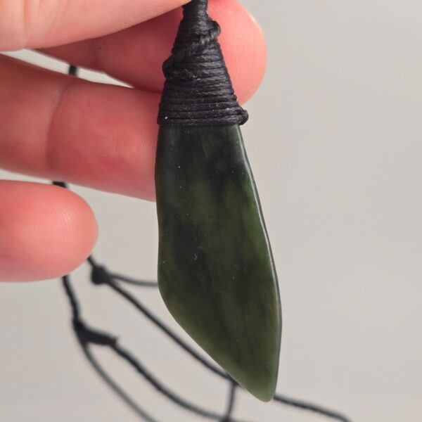 Cam154 Roimata, pounamu, jade, taonga (6) Cam154 Roimata, pounamu, jade, taonga (6)