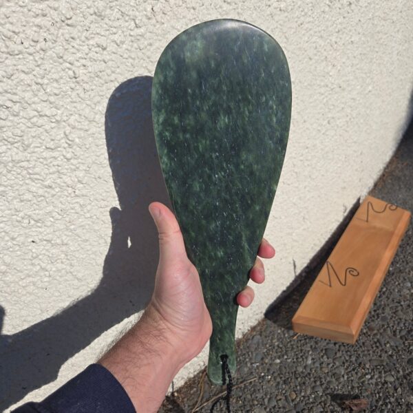 Cam155 mere, pounamu, jade, nephrite, maori, taonga (1) Cam155 mere, pounamu, jade, nephrite, maori, taonga (1)