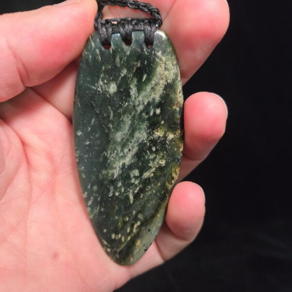 Cam40 Pounamu, serpentine, taonga, rau, leave, niho (1) Cam40 Pounamu, serpentine, taonga, rau, leave, niho (1)
