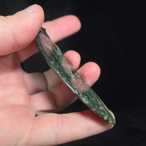 Cam40 Pounamu, serpentine, taonga, rau, leave, niho (2) Cam40 Pounamu, serpentine, taonga, rau, leave, niho (2)