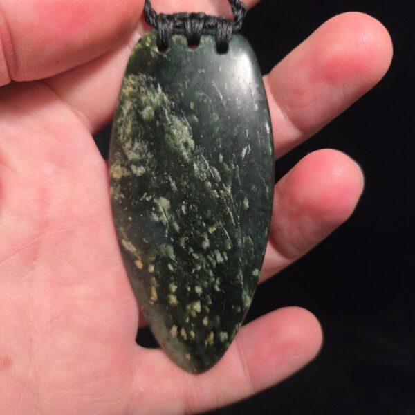 Cam40 Pounamu, serpentine, taonga, rau, leave, niho (5) Cam40 Pounamu, serpentine, taonga, rau, leave, niho (5)