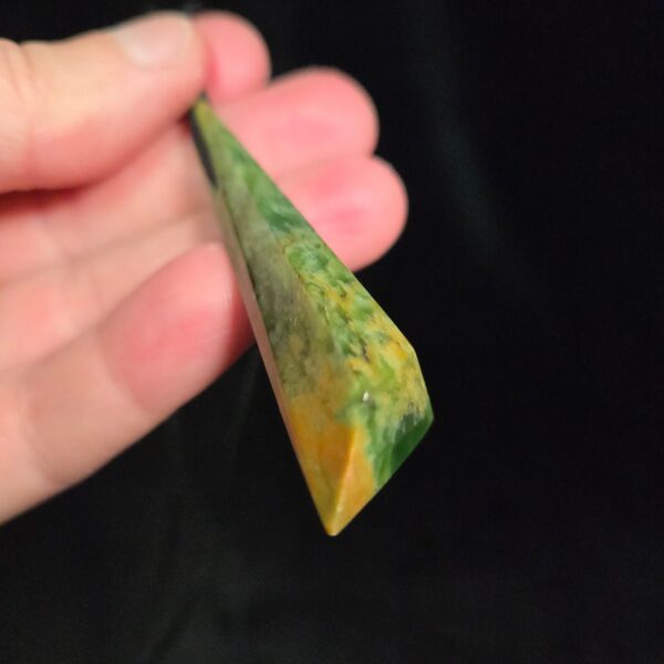 Dav26 Roimata, Angular, faces, facet, flower jade, taonga, pounamu (11) Dav26 Roimata, Angular, faces, facet, flower jade, taonga, pounamu (11)