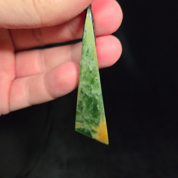 Dav26 Roimata, Angular, faces, facet, flower jade, taonga, pounamu (2) Dav26 Roimata, Angular, faces, facet, flower jade, taonga, pounamu (2)