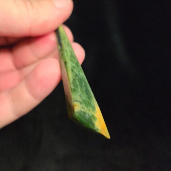 Dav26 Roimata, Angular, faces, facet, flower jade, taonga, pounamu (3) Dav26 Roimata, Angular, faces, facet, flower jade, taonga, pounamu (3)