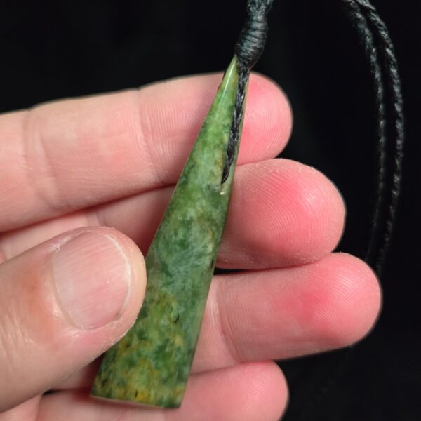 Dav26 Roimata, Angular, faces, facet, flower jade, taonga, pounamu (4) Dav26 Roimata, Angular, faces, facet, flower jade, taonga, pounamu (4)