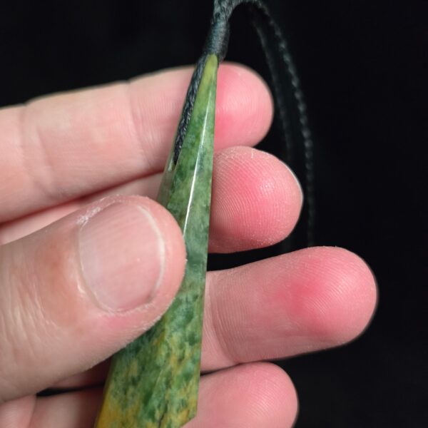 Dav26 Roimata, Angular, faces, facet, flower jade, taonga, pounamu (5) Dav26 Roimata, Angular, faces, facet, flower jade, taonga, pounamu (5)