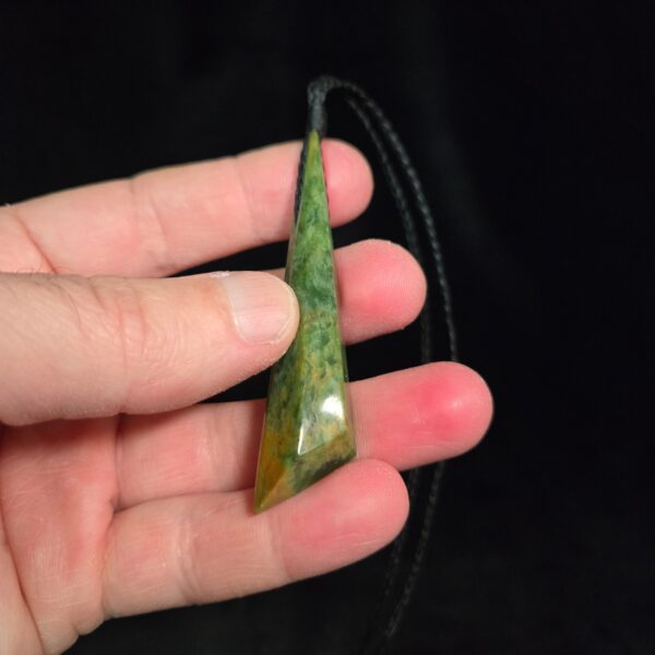 Dav26 Roimata, Angular, faces, facet, flower jade, taonga, pounamu (6) Dav26 Roimata, Angular, faces, facet, flower jade, taonga, pounamu (6)