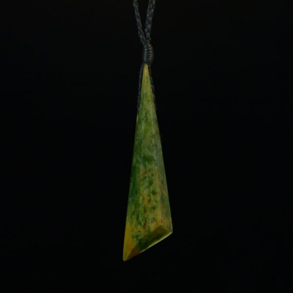 Dav26 Roimata, Angular, faces, facet, flower jade, taonga, pounamu (7)