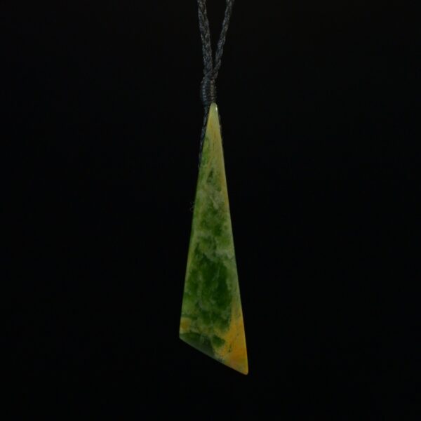 Dav26 Roimata, Angular, faces, facet, flower jade, taonga, pounamu (8) Dav26 Roimata, Angular, faces, facet, flower jade, taonga, pounamu (8)