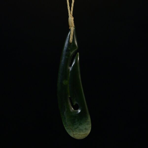 Dav27, pounamu, taonga, hei matau, hook, kawakawa. jade, nephrite (8) Dav27, pounamu, taonga, hei matau, hook, kawakawa. jade, nephrite (8)