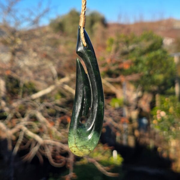 Dav27, pounamu, taonga, hei matau, hook, kawakawa. jade, nephrite (9) Dav27, pounamu, taonga, hei matau, hook, kawakawa. jade, nephrite (9)