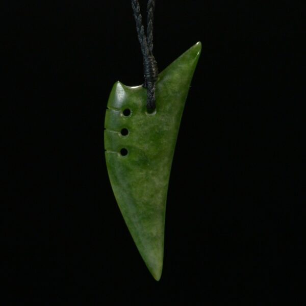 Dav28 Pouamu, jade, nephrite, niho, tooth, taonga (1) Dav28 Pouamu, jade, nephrite, niho, tooth, taonga (1)