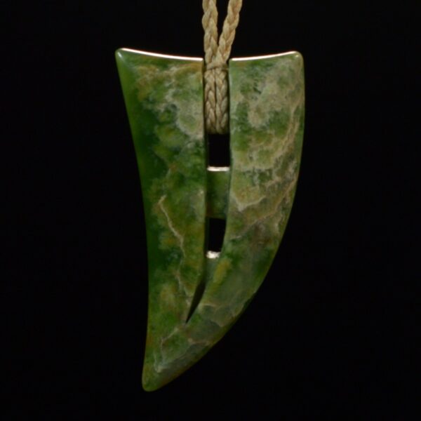 Dav29 Flower Jade, niho, tooth, taniwha, taonga, pounamu, jade (11) Dav29 Flower Jade, niho, tooth, taniwha, taonga, pounamu, jade (11)