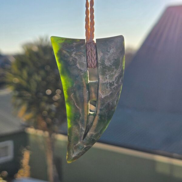 Dav29 Flower Jade, niho, tooth, taniwha, taonga, pounamu, jade (2) Dav29 Flower Jade, niho, tooth, taniwha, taonga, pounamu, jade (2)