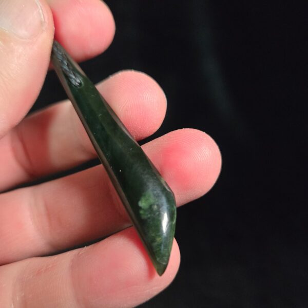 Dav33 pounamu, jade, taonga, roimata, kawakawa (3) Dav33 pounamu, jade, taonga, roimata, kawakawa (3)