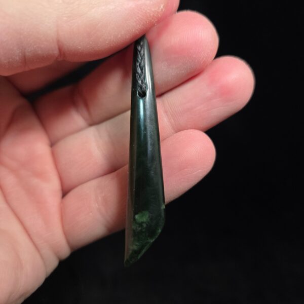 Dav33 pounamu, jade, taonga, roimata, kawakawa (9) Dav33 pounamu, jade, taonga, roimata, kawakawa (9)