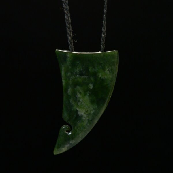 Dav34 Niho, kawakawa, pounamu, taonga, jade, koru (11) Dav34 Niho, kawakawa, pounamu, taonga, jade, koru (11)