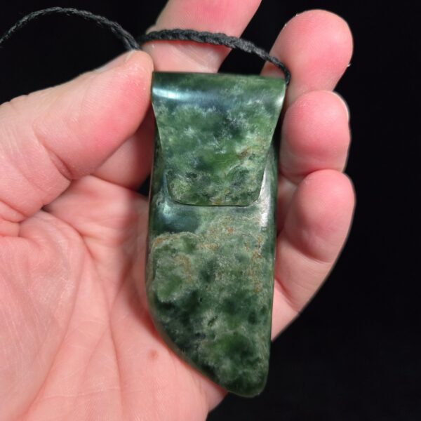 Dav39 Toki, scroll, taonga, kawakawa, pounamu, jade (10) Dav39 Toki, scroll, taonga, kawakawa, pounamu, jade (10)