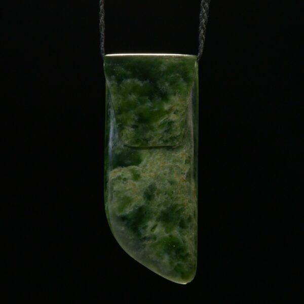 Dav39 Toki, scroll, taonga, kawakawa, pounamu, jade (6) Dav39 Toki, scroll, taonga, kawakawa, pounamu, jade (6)